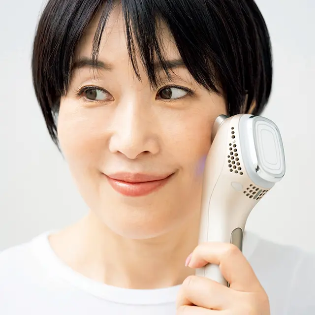 通常の乳液ケアに導入美顔器をプラス。「肌のもっちり度合いがぐんと上がります」