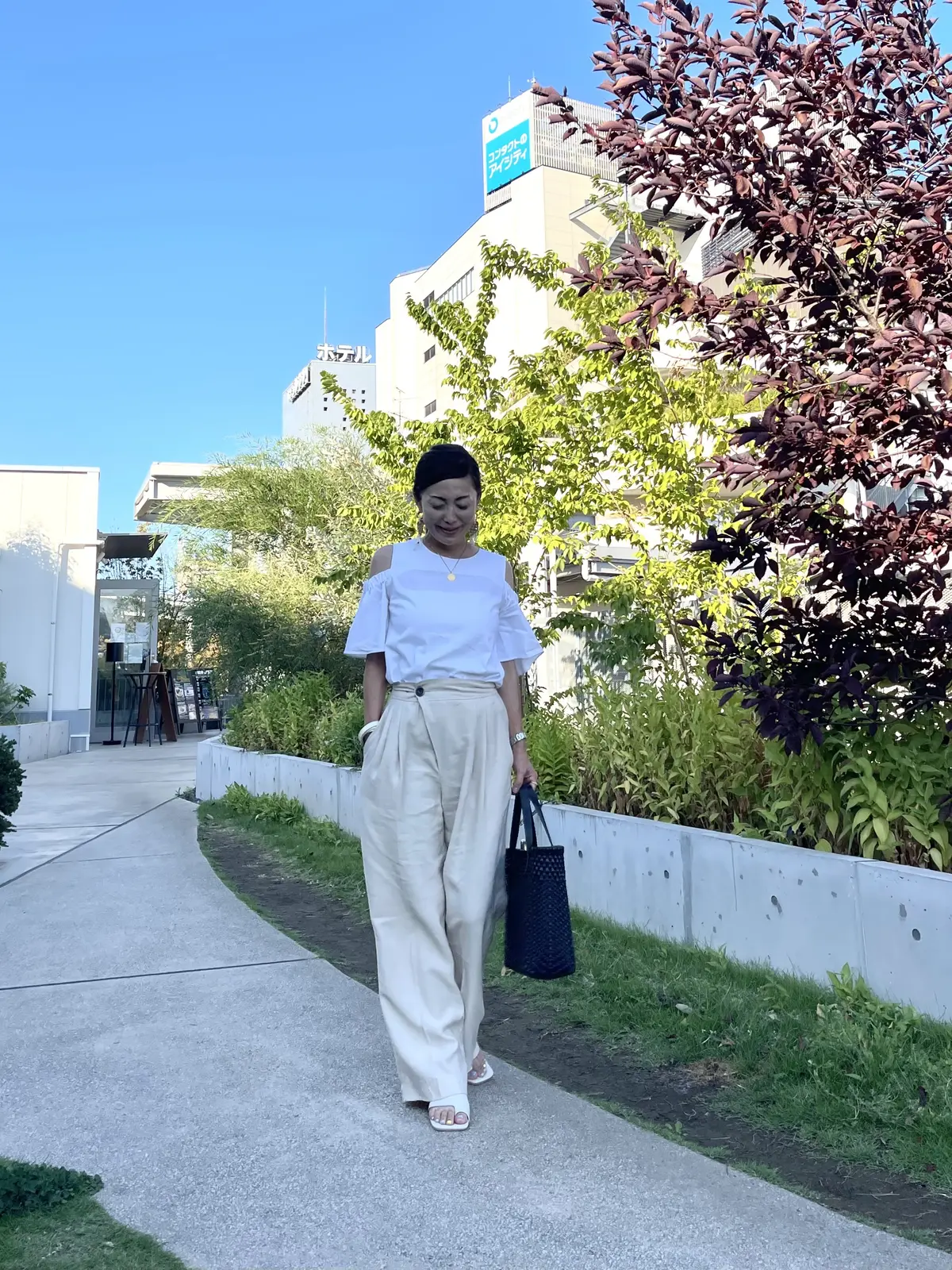 蘇った白トップスとゆるパンツで下北沢への画像_9