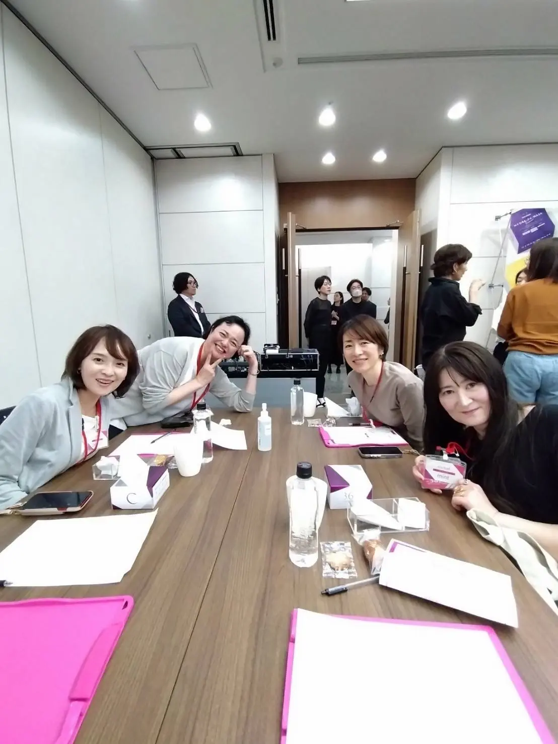 エクラとルルルンの美容講座に参加したい同じテーブルの女性4人