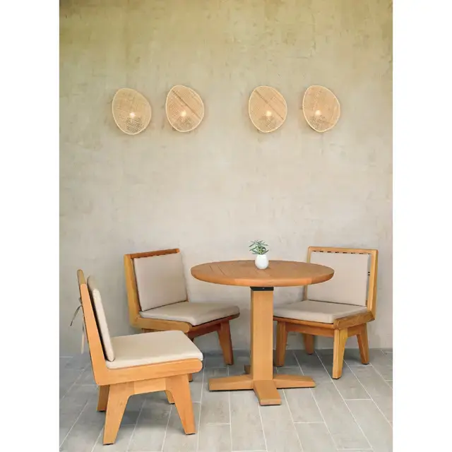 プールサイドにある「YUKUU」では、月桃のカクテルや軽食が楽しめる