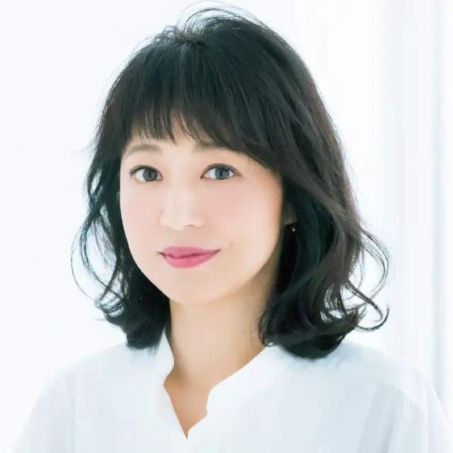 外ハネ毛先を利用したひし形ボブ