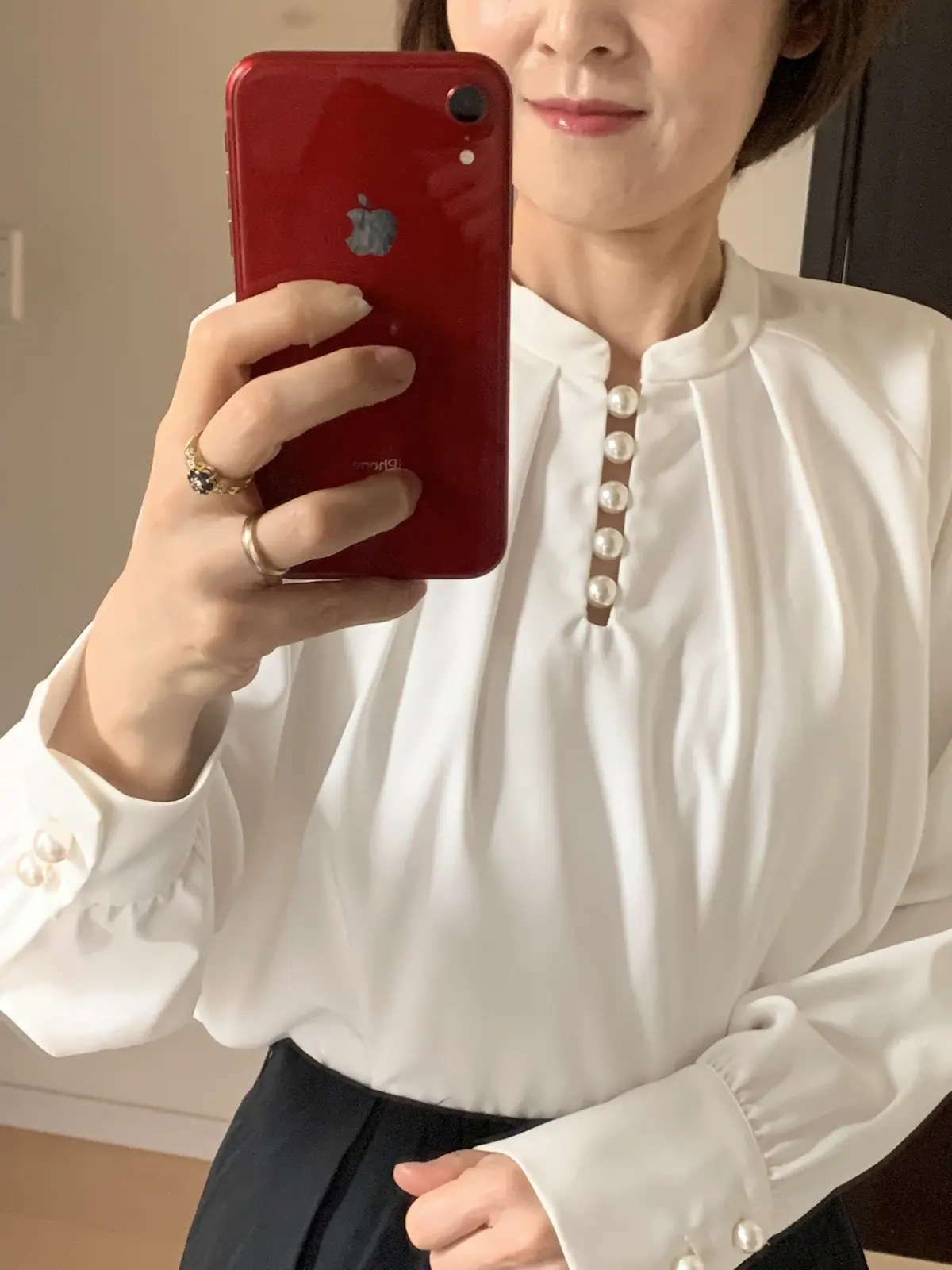 白ブラウスと黒スカート