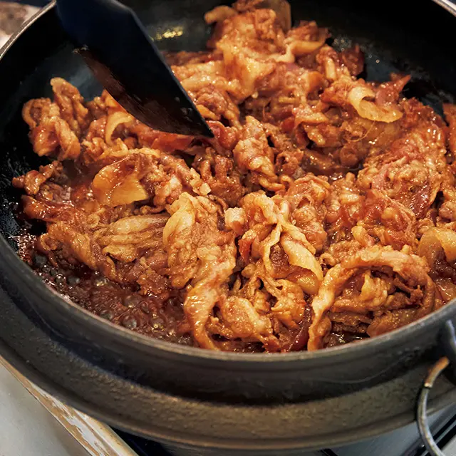 野菜をのせるタイミングは、豚肉にまだ少し赤い部分が残っていてもOK