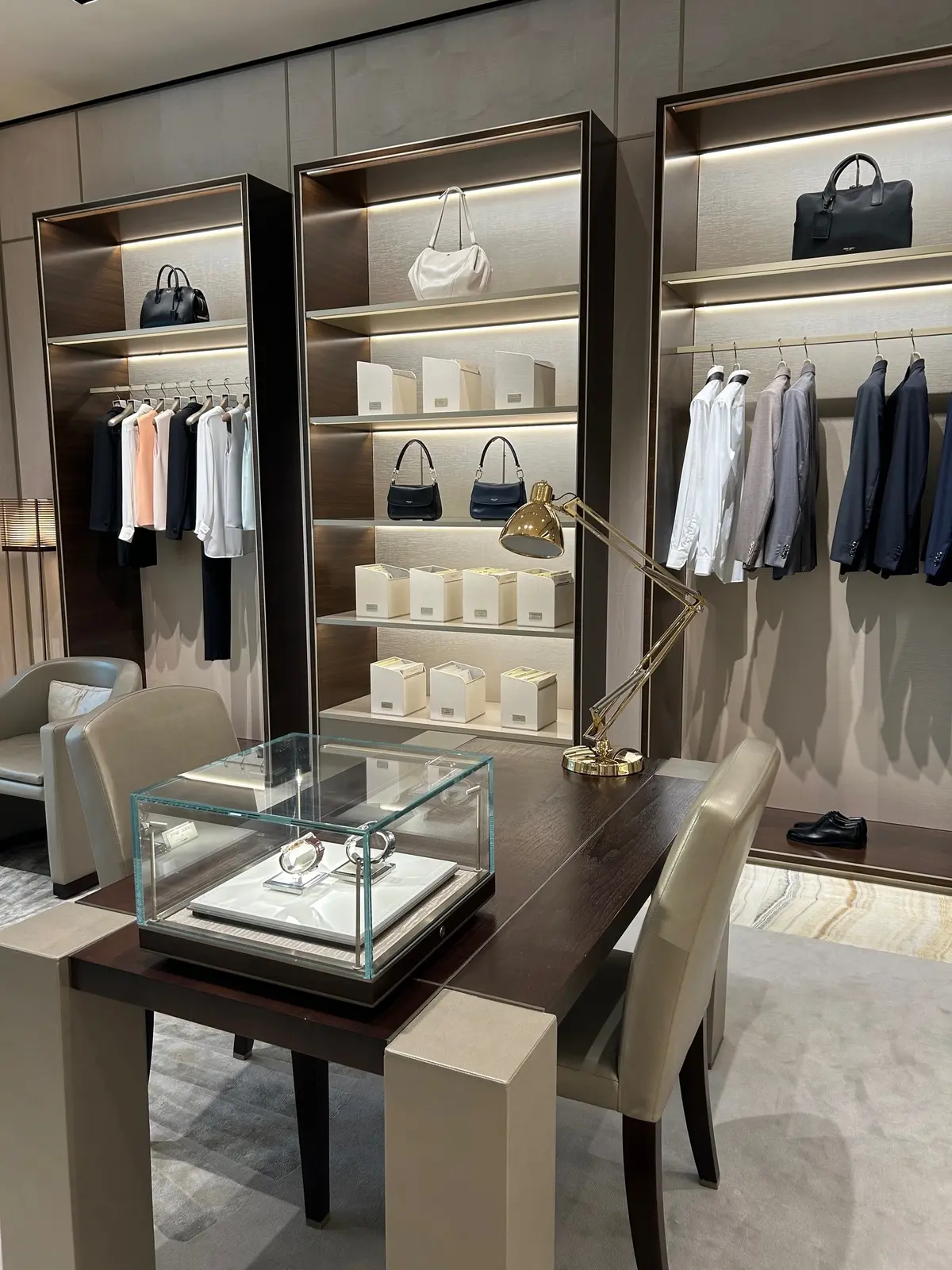 ジョルジオ アルマーニ 表参道店　２階　メイドトゥオーダー