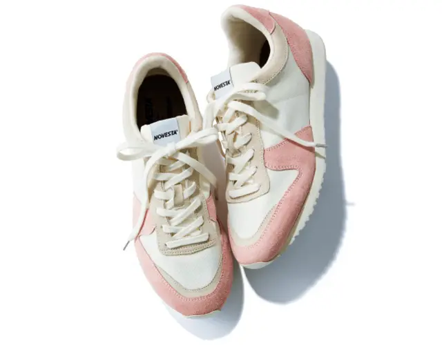 ノヴェスタ フォー ドゥロワーのスニーカー