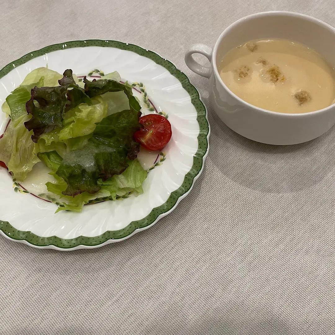 サラダとコーンスープ