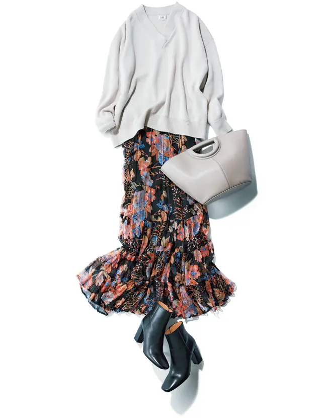 着映える花柄スカートで大人のかわいげを楽しむ