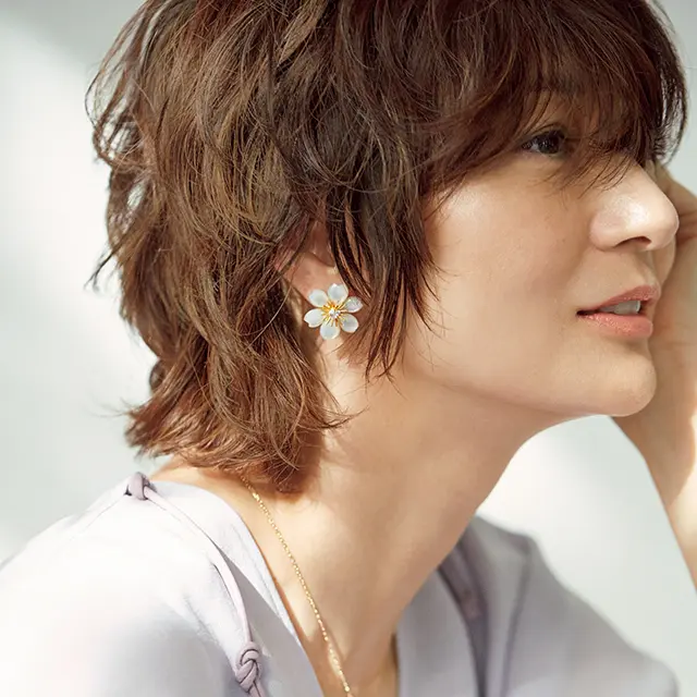 富岡佳子　ヴァン クリーフ＆アーペルの花モチーフジュエリー