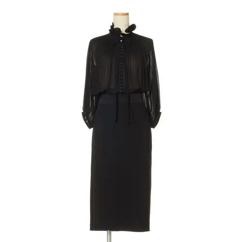 L’UNE プリーツトップバックサテンドレス