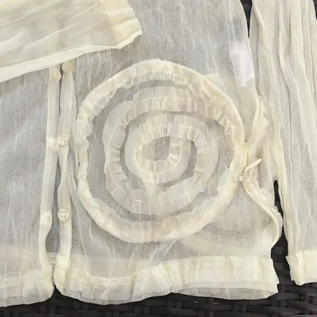 ポーチのフリルがデザインのアクセント