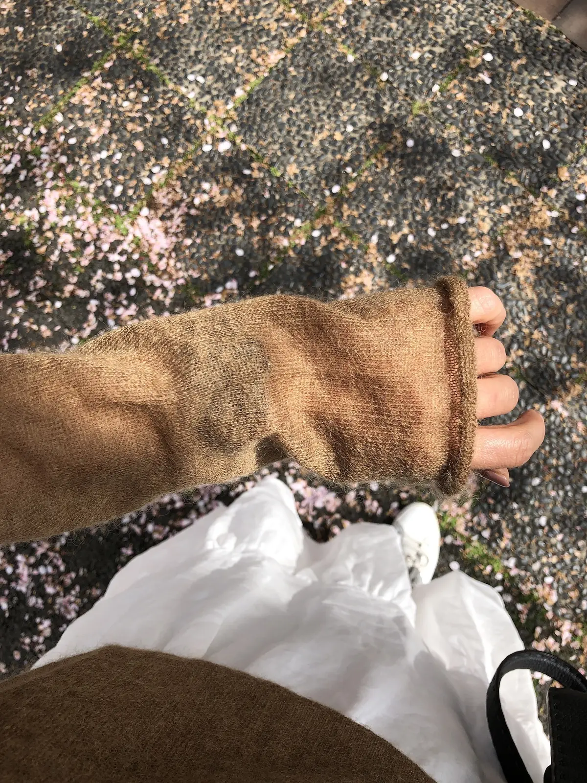 セーターの透け感