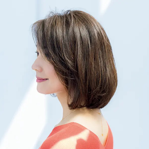 髪のパサつきを改善するヘアスタイルのサイド