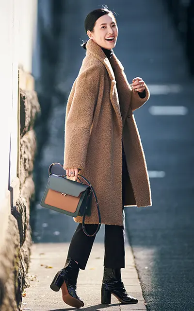 ガシュロウ&コールのムートンコートコーデの浜島直子