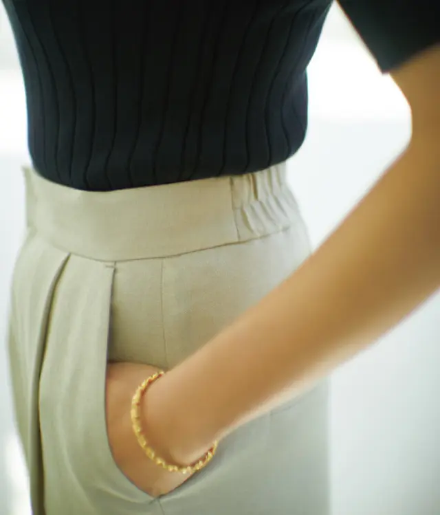 ウエストのゴムを腰部分にとどめることで