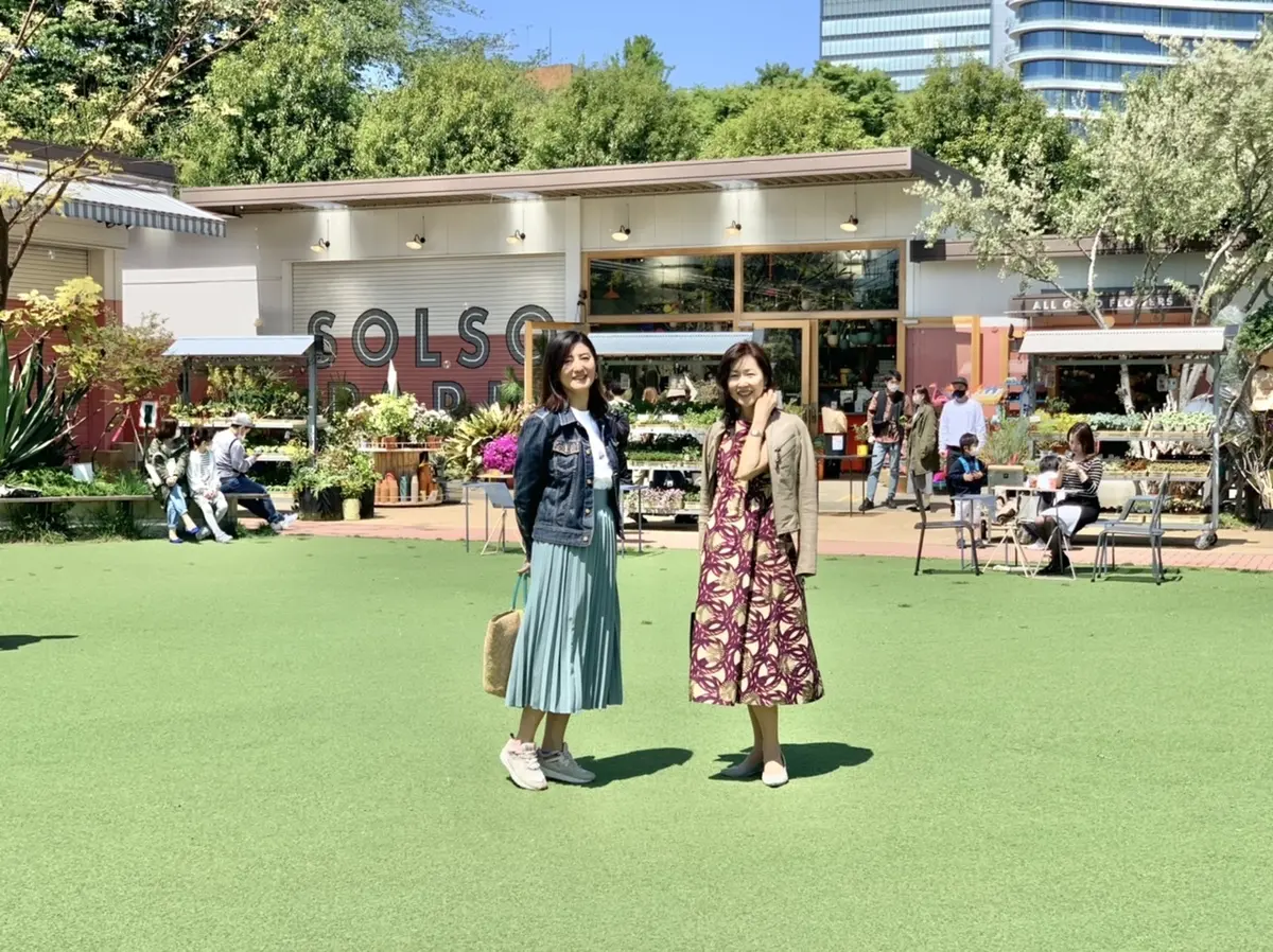 サスペンダースカートで青山のカフェへの画像_2