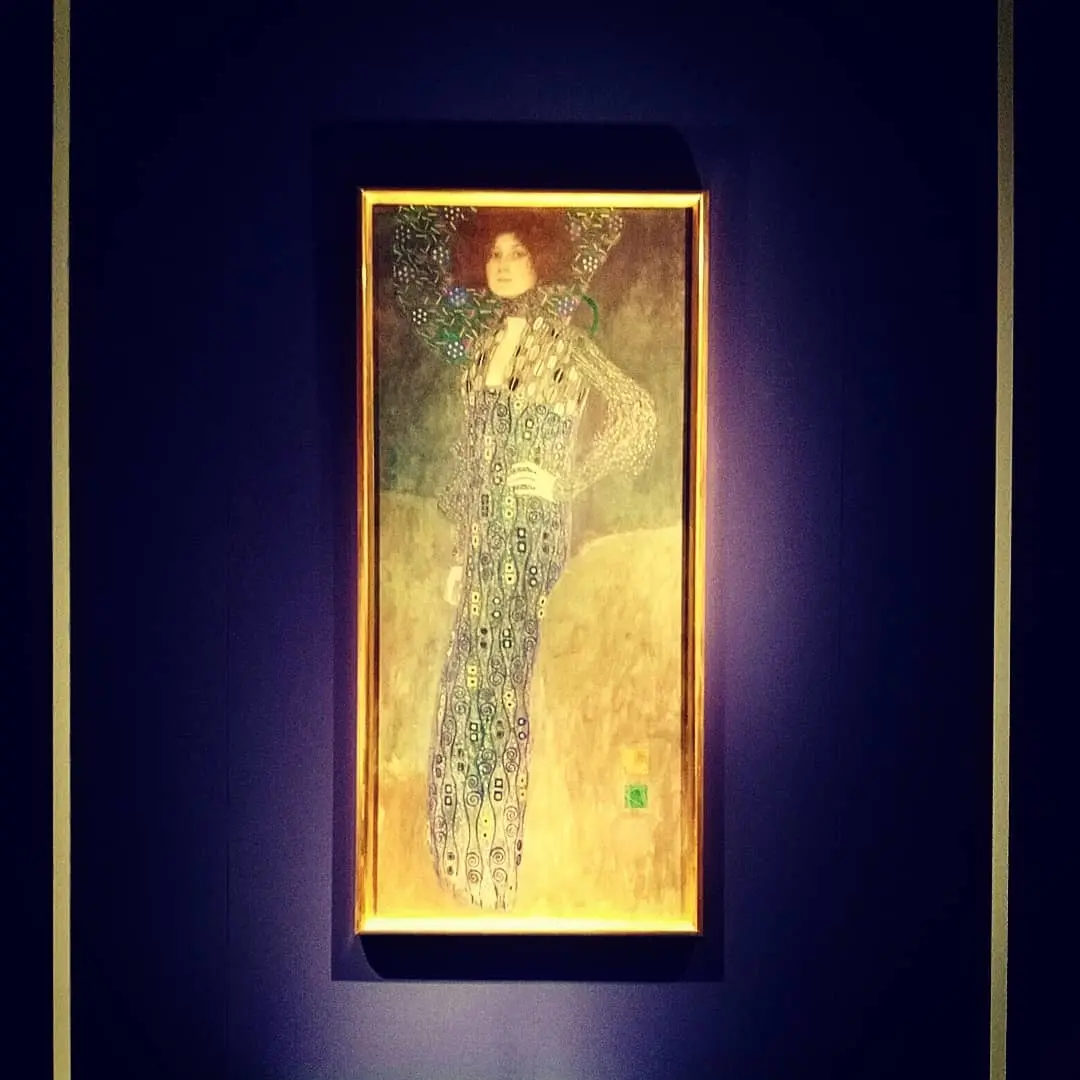 花柄トップスでウィーン٠モダン展への画像_2