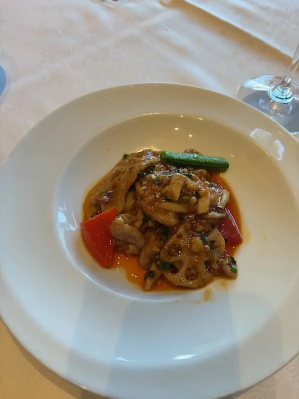 UNIQLOパンツコーデで絶品丸の内ランの画像_8