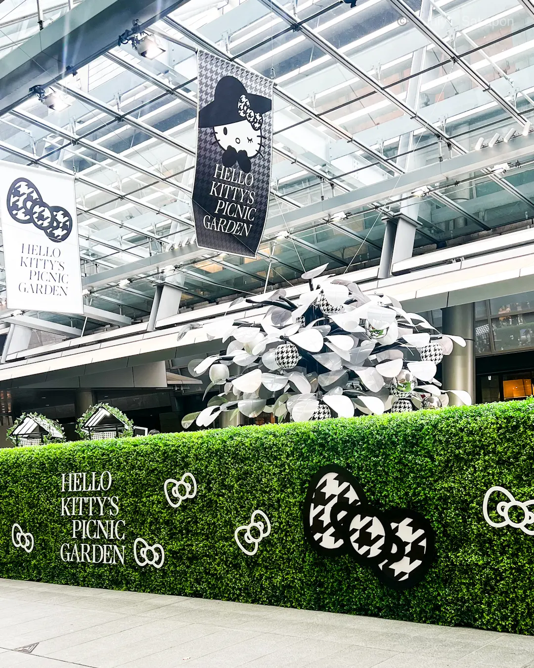 🍎ハローキティー🍎六本木ヒルズにて期間限の画像_1