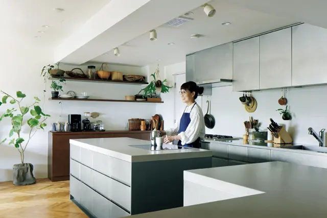 仕事場でもあるキッチンは美しく機能的に