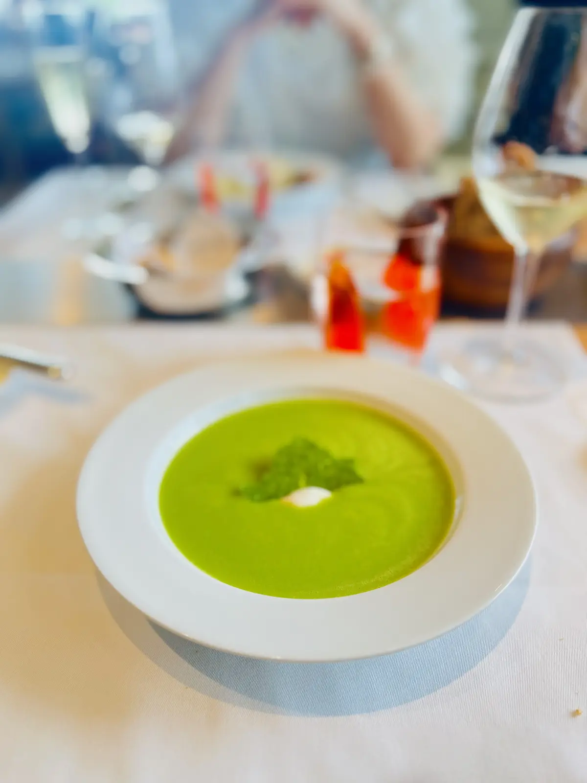 グリーンピーススープ　リコッタチーズ