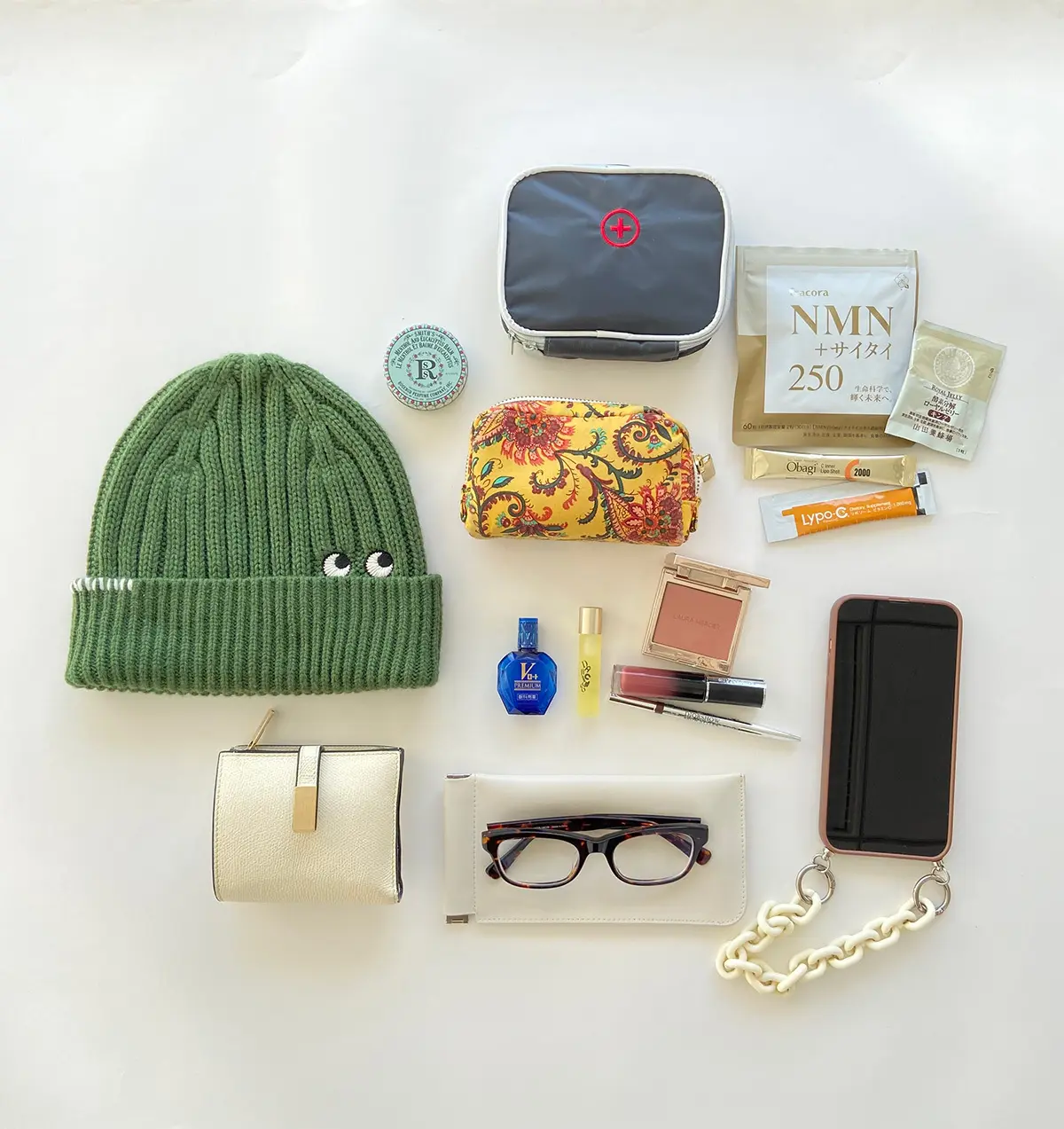 Hの小さなバッグの中には、美容と健康にいいグッズが詰まってた！