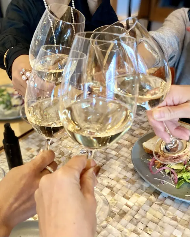 Jマダムランチはドラマティックなコートでの画像_3