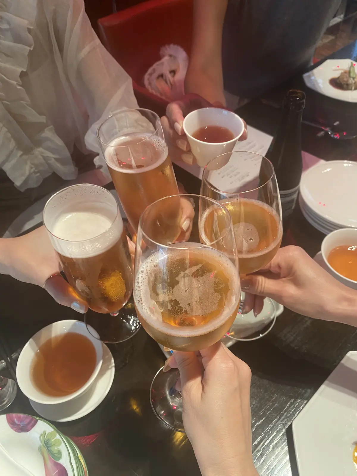 トレンドの赤をカーディガンで取り入れての画像_3