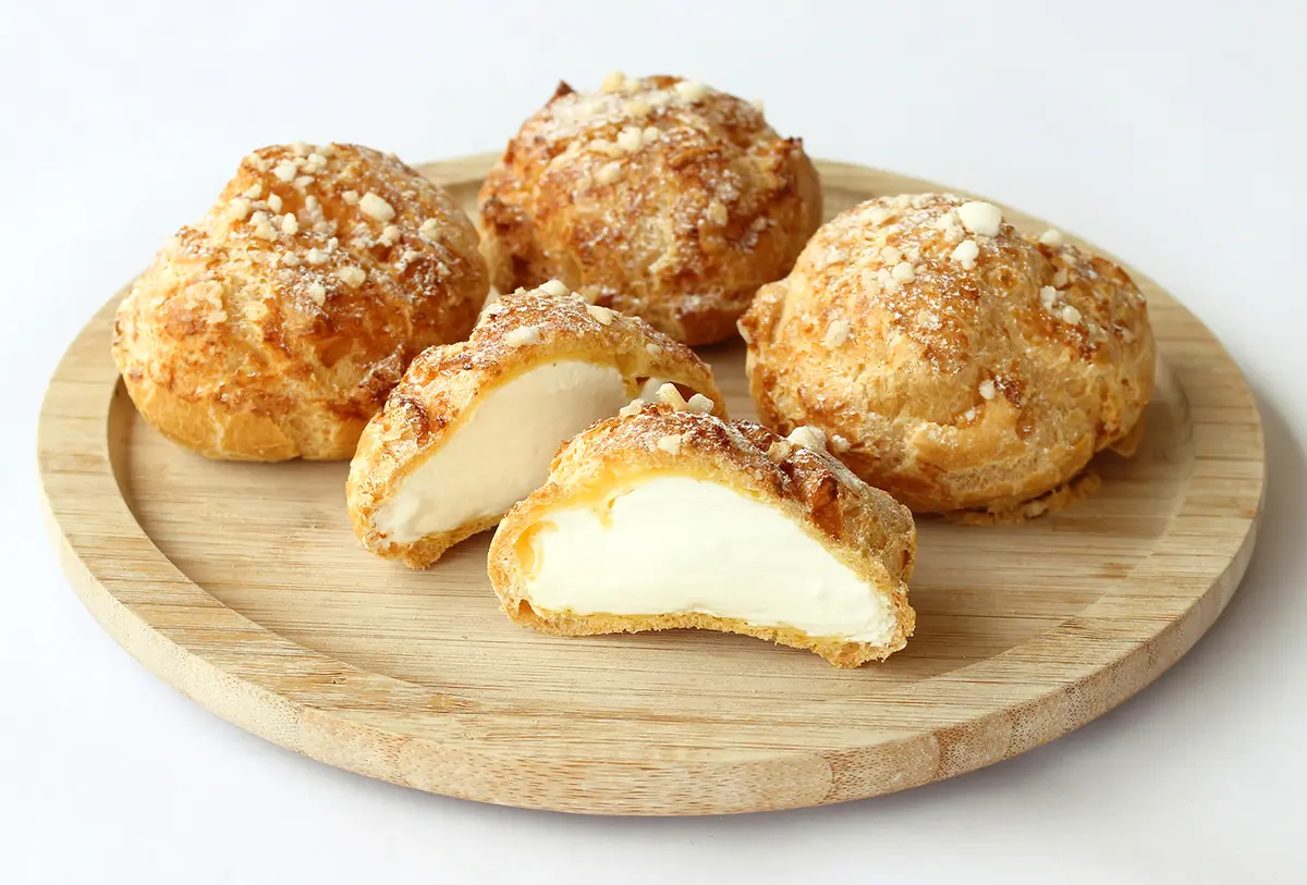 北海道・新千歳空港のおすすめ土産、函館洋菓子スナッフルスの「千歳7番ゲート店限定 焼きたてオリジナルシュー」