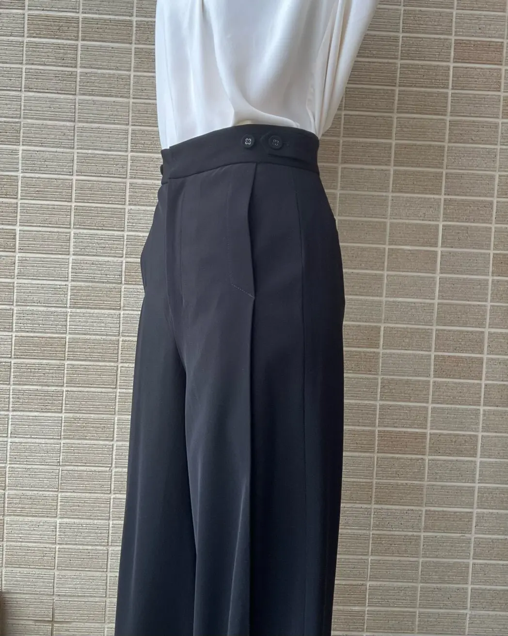 エクラ  eclatmagazine  エクラプレミアム Ebyeclat  優美なセミワイドパンツ  ワイドパンツ 50代ファッション  50代おしゃれ  アラフィーファッション　Jマダムのおしゃれ 骨格ウェーブ