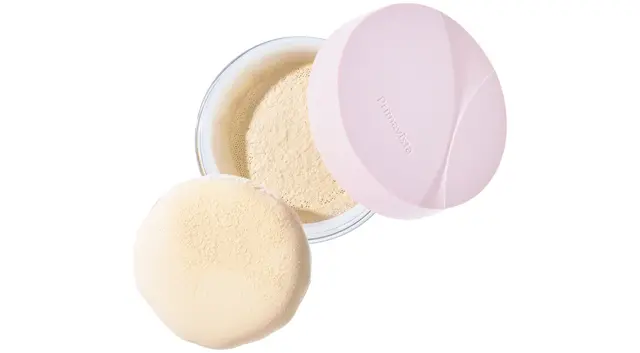 プリマヴィスタ スムースラスティング ルースパウダー ルーセント 12.5g ￥3,080・ケース（パフつき）￥1,100（編集部調べ）／花王