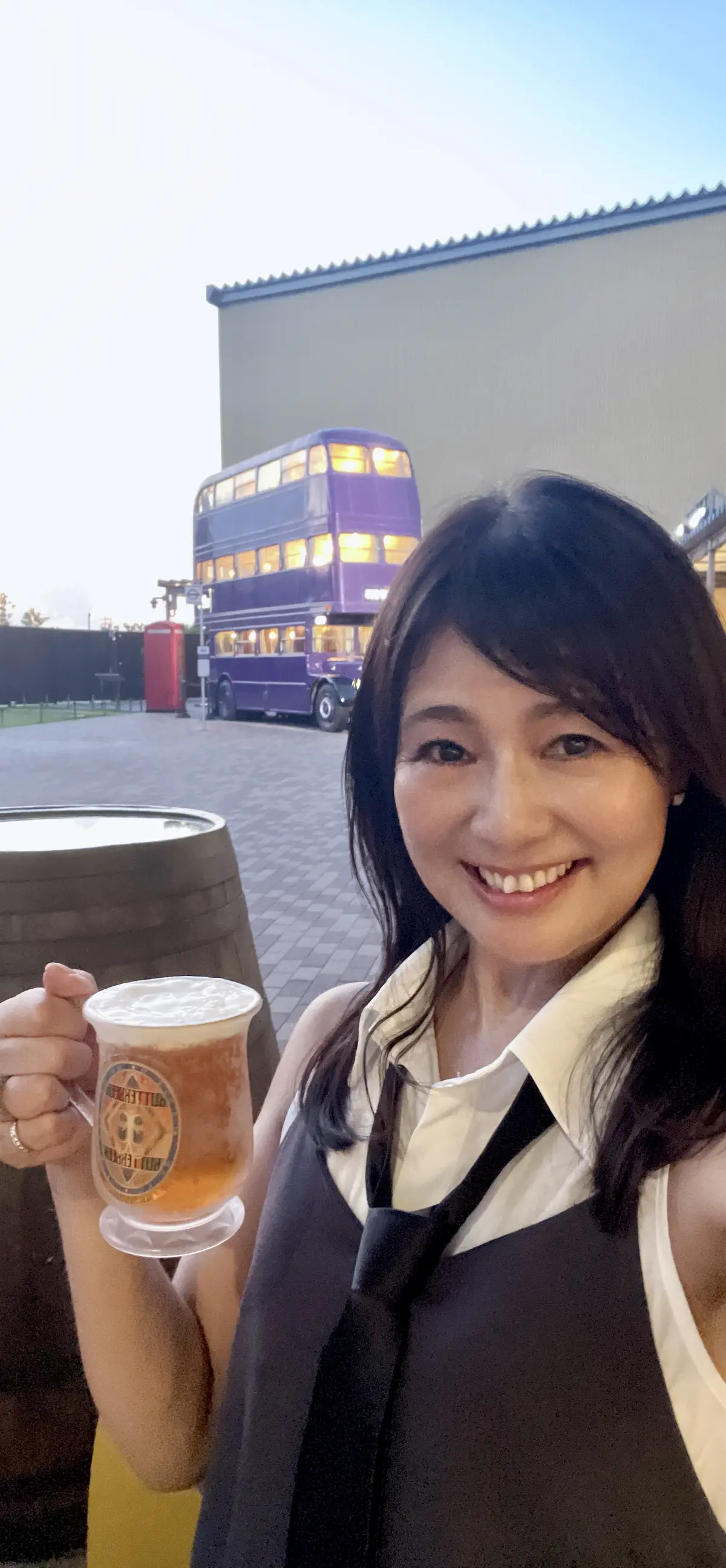 ハリーコーデ、可愛いハリーポッターコーデ、大人のハリポタコーデ、ハリポタ、ハリポタコーデ、可愛いハリポタコーデ、可愛いハリーコーデ、dress、アーベーベー、a.v.v、shoes、Feroux、シューズ、靴、sleeveless shirt、tie、SHEIN、bag、チェベレ、¡CHÉVERE！、シャツ、ノースリーブ、ノースリーブシャツ、ホワイトシャツ、白シャツ、タイ、ネクタイ、黒タイ、ロング、セミロング、ワンカール、黒髪、美髪、焦茶ヘア、こげ茶ヘア、ロングワンピース、ロングスカート、スカート、グレースカート、カゴバッグ、バッグ、メルガドバッグ、スニーカー、フラットシューズ、ワンピース、ワンピースコーデ、ワンピ、黒ワンピ、黒ワンピース、グレー、グレーワンピ、グレーワンピース、ダークグレー、秋服コーデ、残暑コーデ、秋、秋コーデ、ワーナーブラザース、スタジオツアー東京、ワーナーブラザーススタジオツアー東京、 メイキング・オブ・ハリー・ポッター、ワーナー ブラザース スタジオツアー東京メイキング・オブ・ハリー・ポッター、ハリーポッター、現在期間限定、炎のゴブレット、お土産、ハリーポッターコーデ、可愛い、バタービール、コップ、ハリーポッターのコップ、ハリーポッターのカップ、カップ、ナイトバス、魔法のバス、三階建バス、ハリーポッターのバス、ハリポタバス、美味しい、