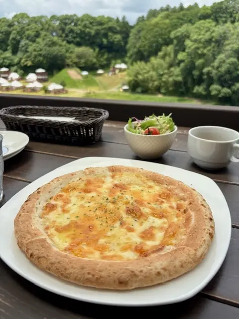 広大な農園のカフェで美味しい鉢植え（パフの画像_2