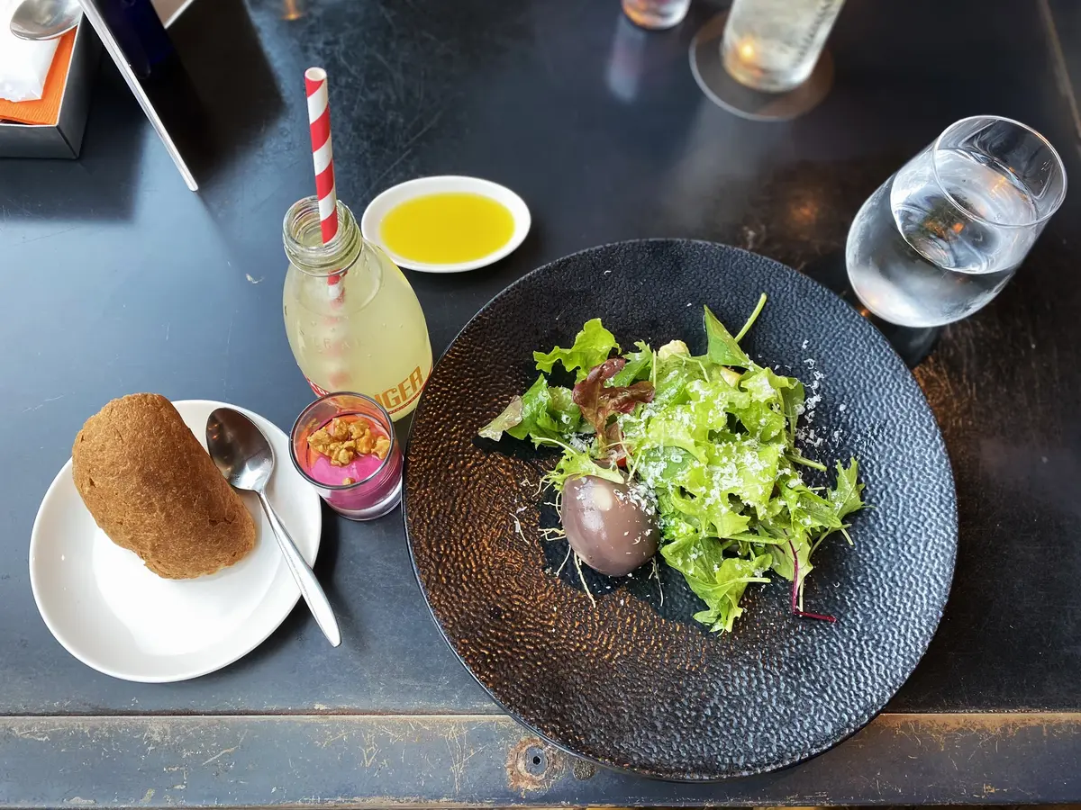 シャツ&ニットレイヤードスタイルの画像_2