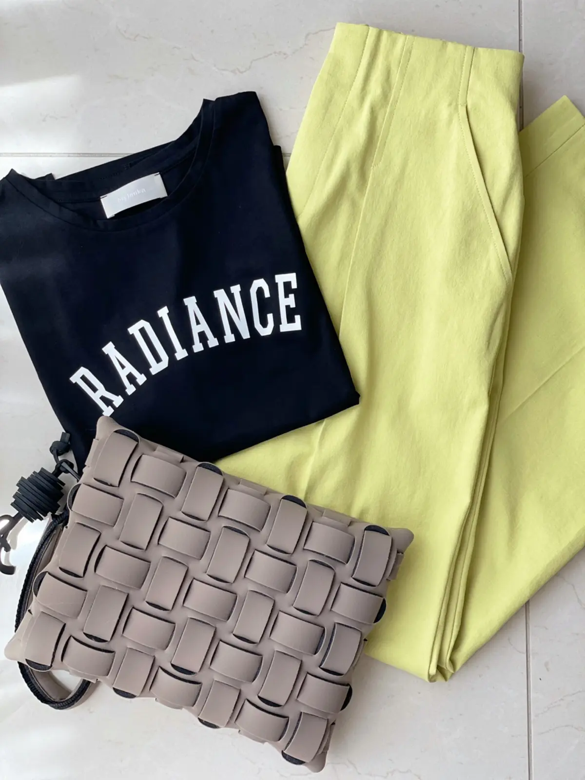 ブラック×イエローで夏コーデの画像_2