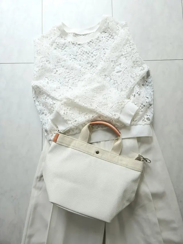 オールホワイトコーデ