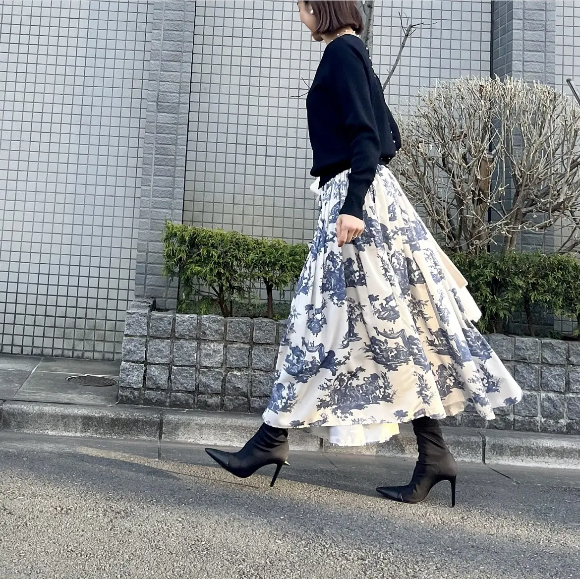 Dior展へは、トワルドジュイ柄スカートの画像_8