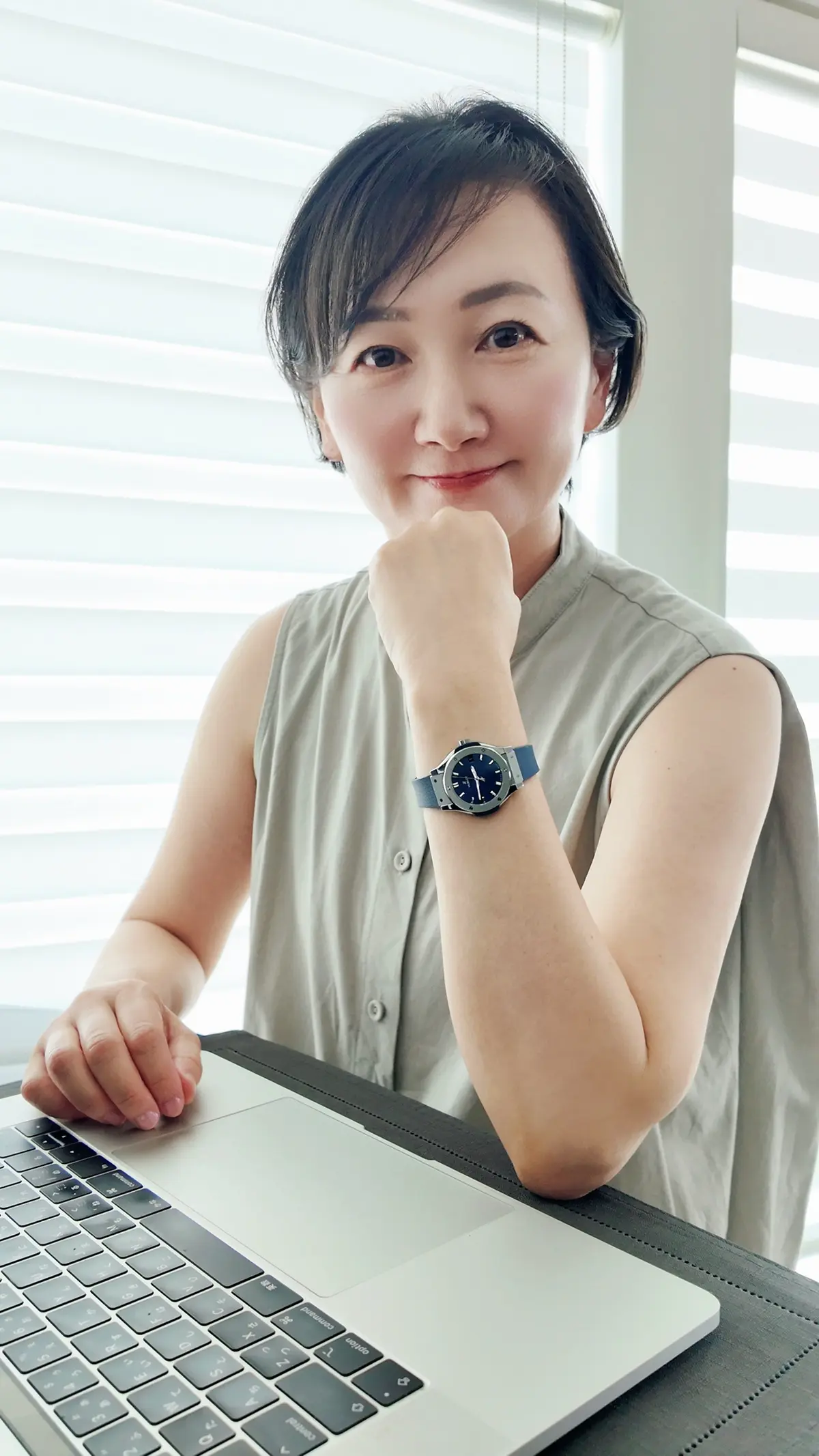 「チタニウム ブルー」のウブロを、仕事にも休日にも！