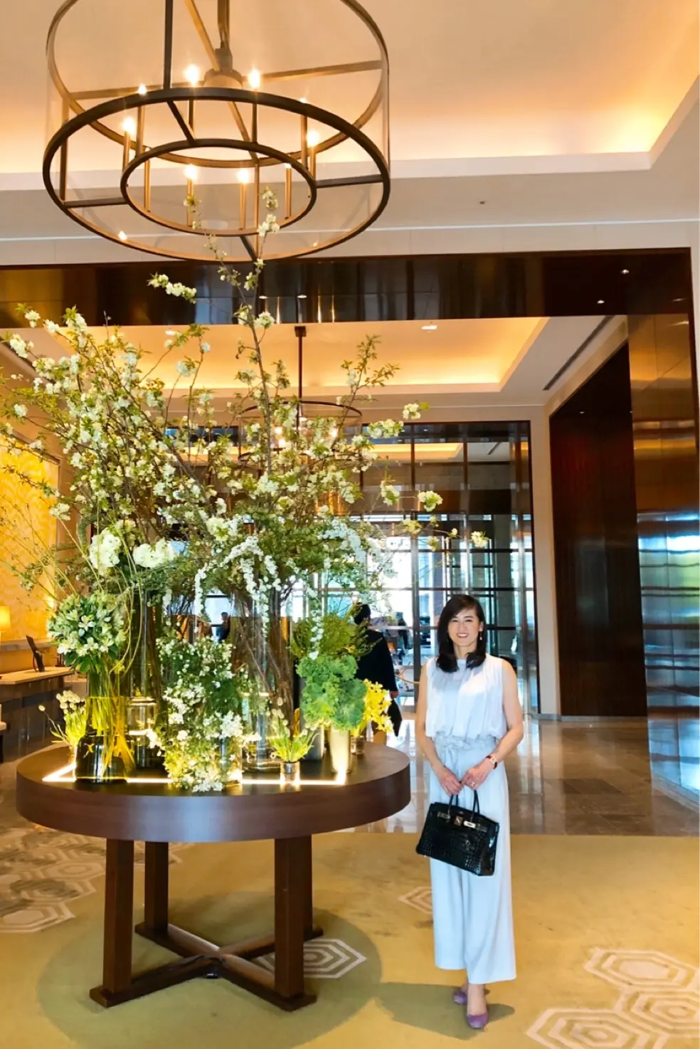 ベージュのとろみパンツで春コーデの画像_3