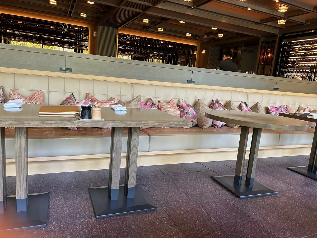 ソファー席も可愛い