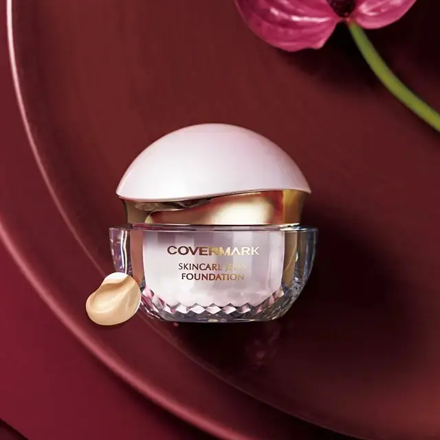 美容ジャーナリスト 倉田真由美さんが指名【カバーマーク スキンケア ジェリーファンデーション】