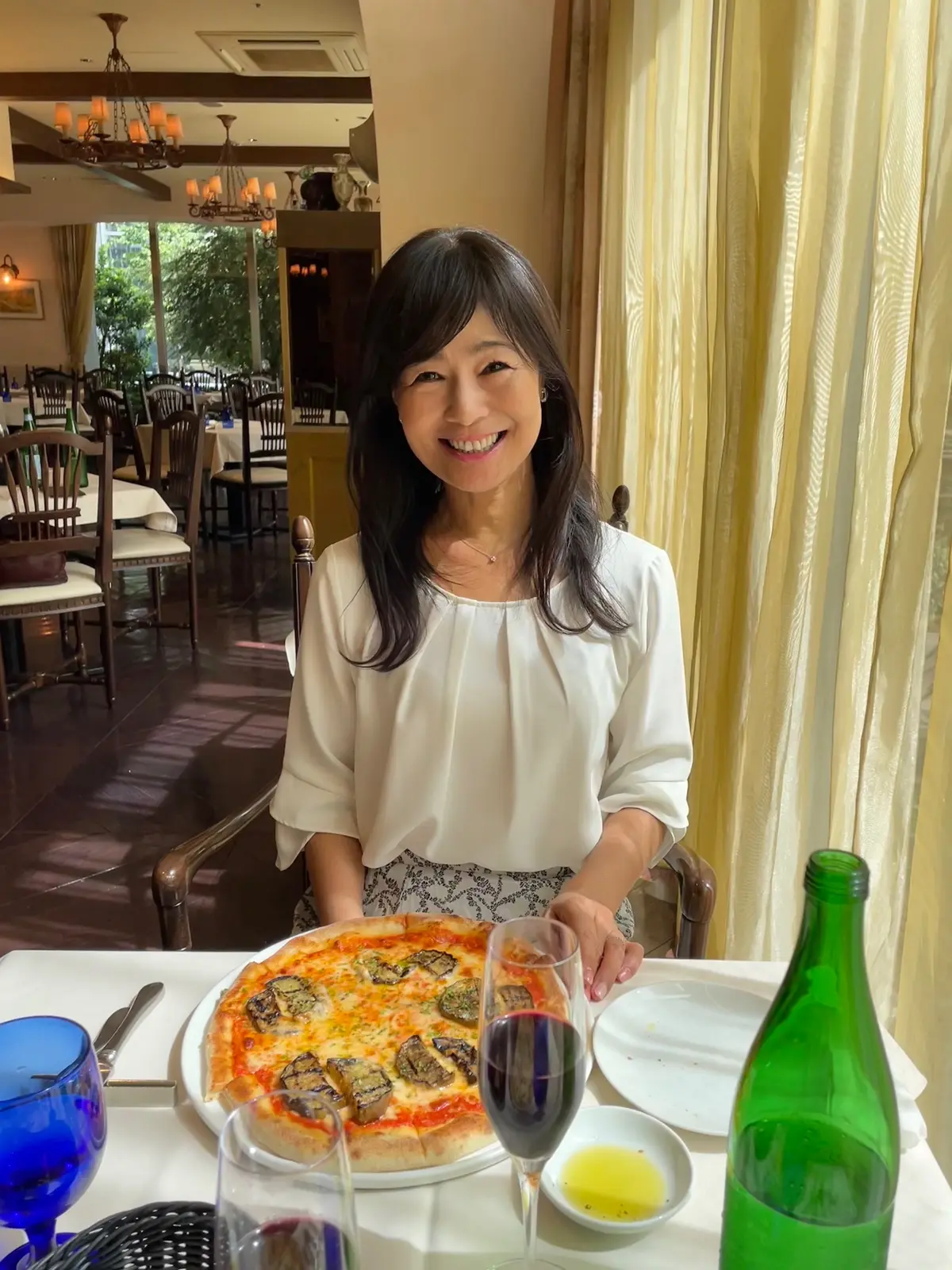 店内、TANTO THE GARDENS、イタリアン、タントタント ザ ガーデン、ピザ、もち生地、ナス、茄子、バジル、