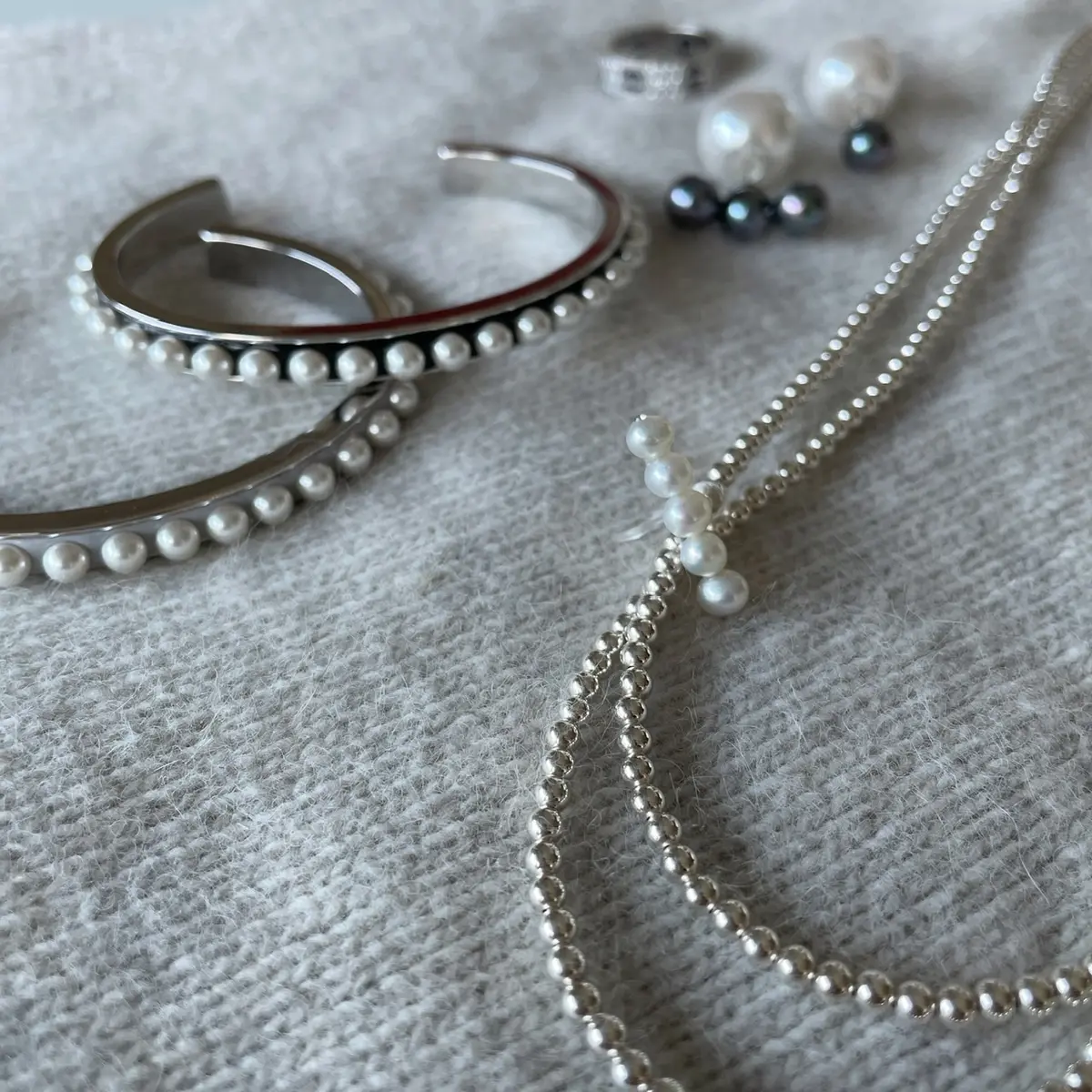 「ライトなグレー 」と 「カジュアルなパの画像_2