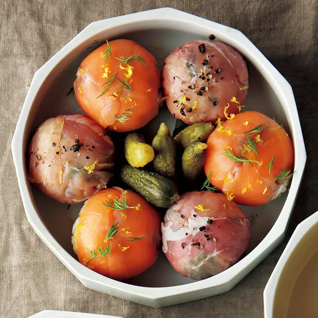 生ハムとブラックオリーブのこしょう手毬寿司