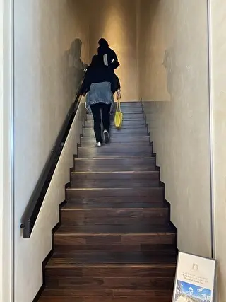 屋上テラスへ続く階段