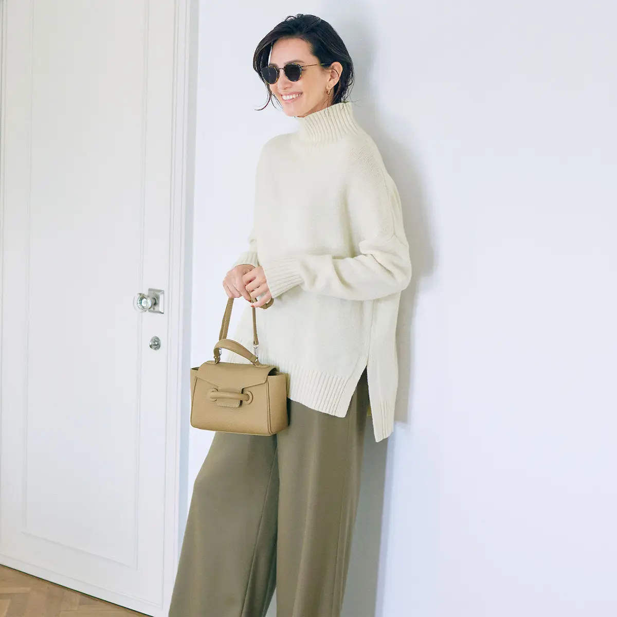 SACRA ハイネックドロップショルダーニット