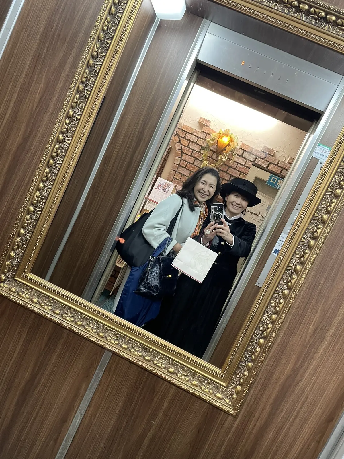 ビルごと全部アンティーク売り場。ガーデンの画像_7