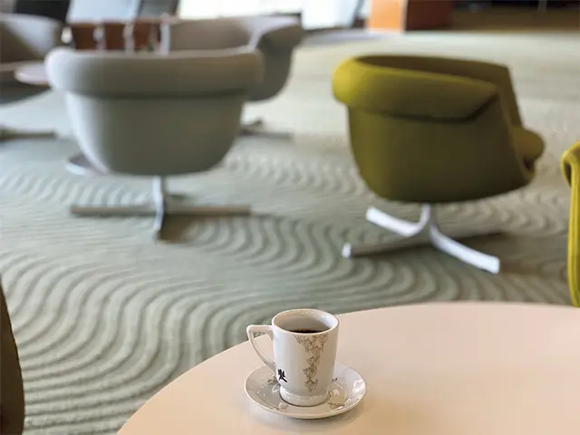 ミッドセンチュリーのモダニズム建築の傑作に浸る  NIWA café