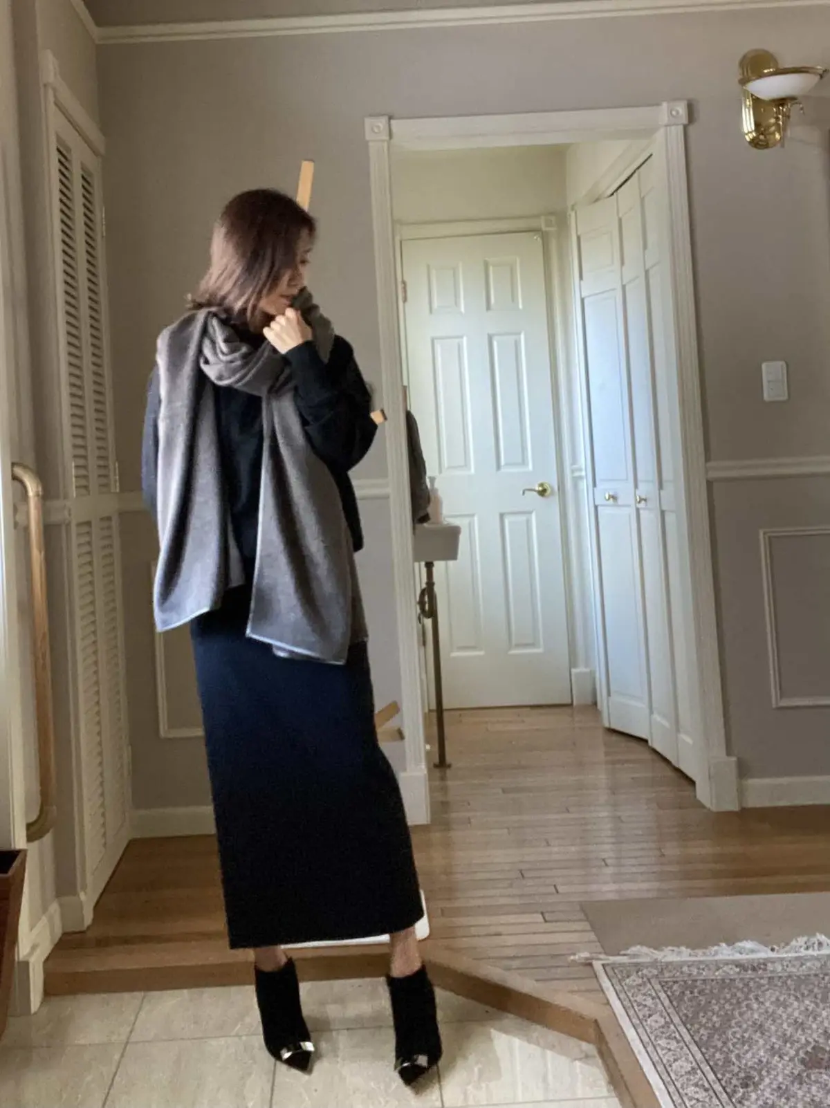 フェミニンスカート×ストールコーデの画像_2