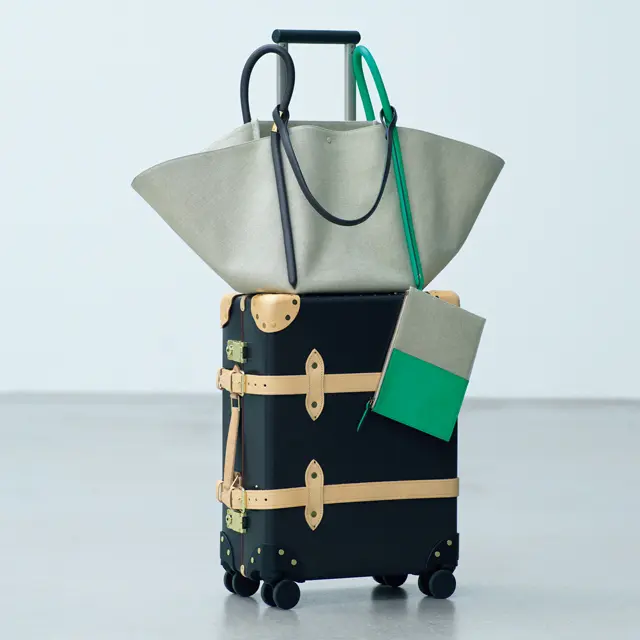 ボーイの「キャンバストート」とグローブ・トロッターの「サファリ キャリーオン」