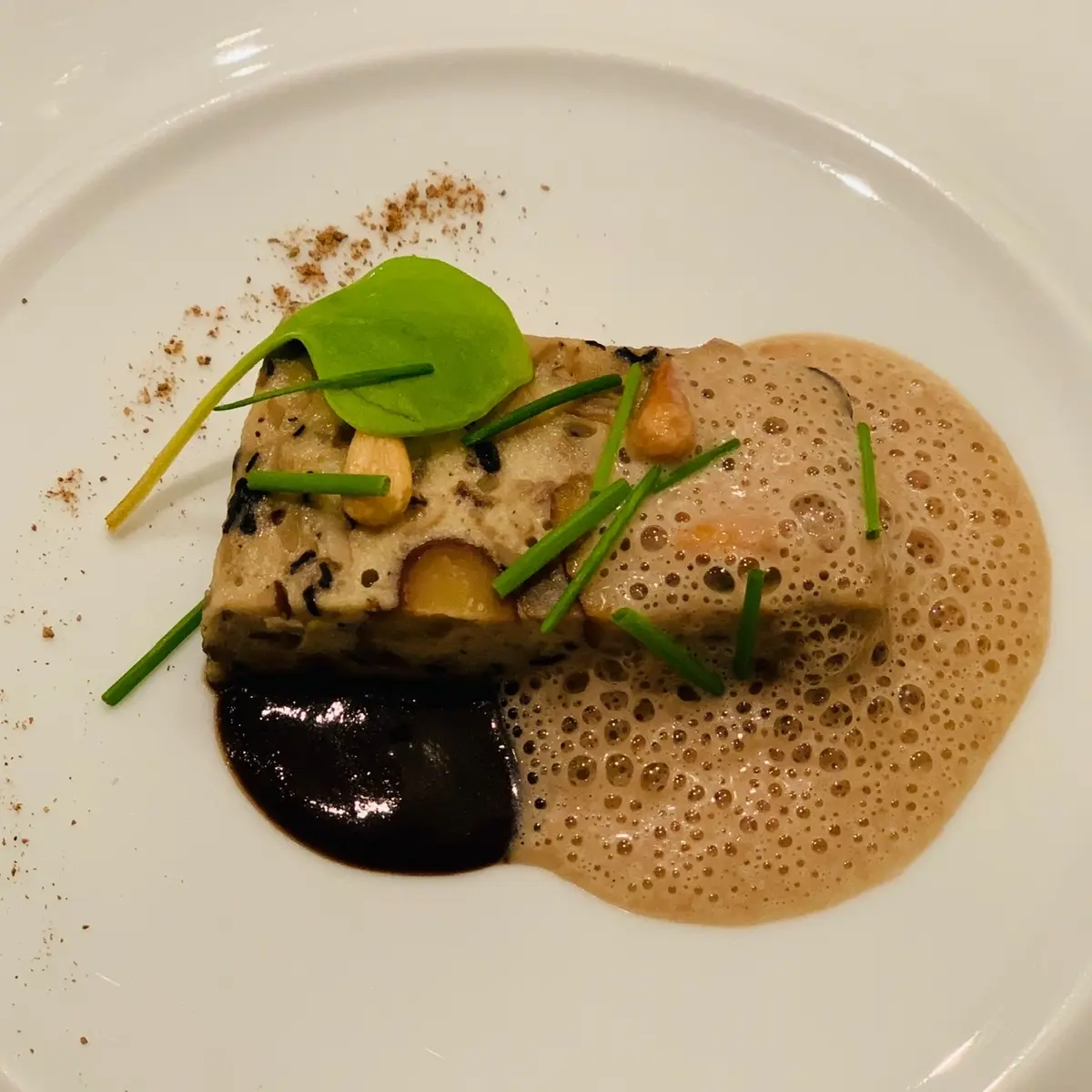 7種類のキノコと帆立貝、栗の温かいテリーヌ